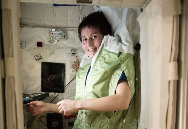 astronaut-sleeping-quarters