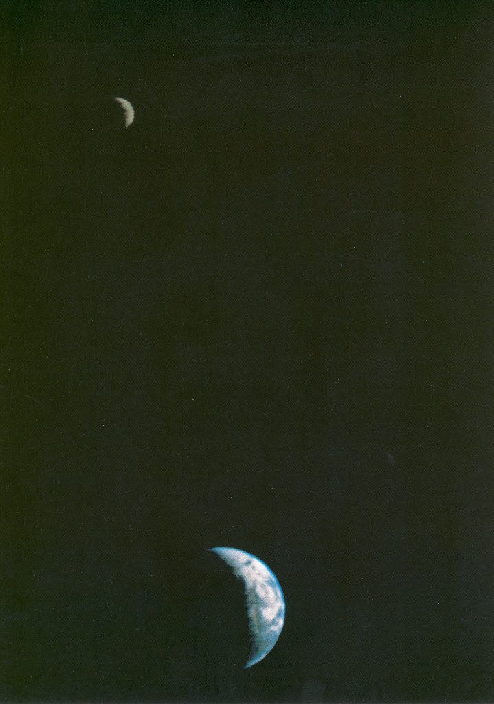 A primeira foto da Terra e da Lua em um único quadro.