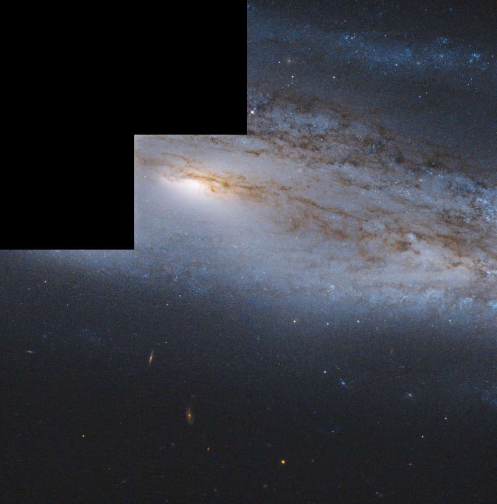 M98 é encontrado a 44 milhões de anos-luz de distância e tem um núcleo ativo, o que significa que seu núcleo é mais brilhante do que o resto da galáxia. 